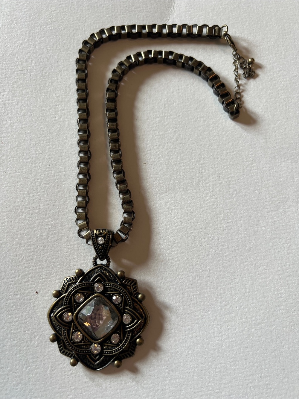 Vintage-Inspired bronze Pendant Necklace